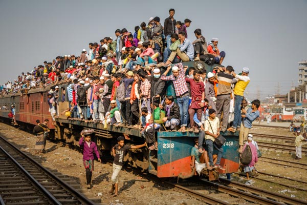 Train covered with people in Bangladesh