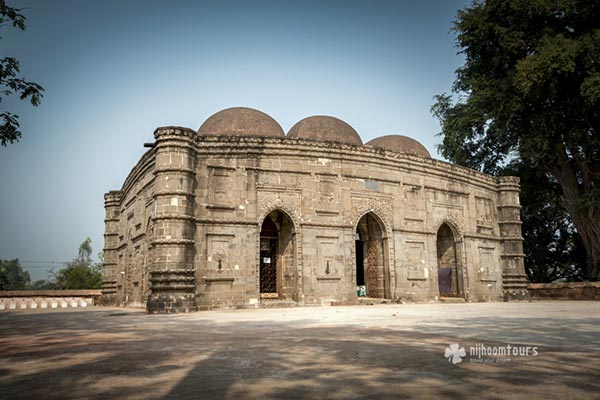 Kusumba Mosque at Naogaon Kusumba Mosque at Naogaon