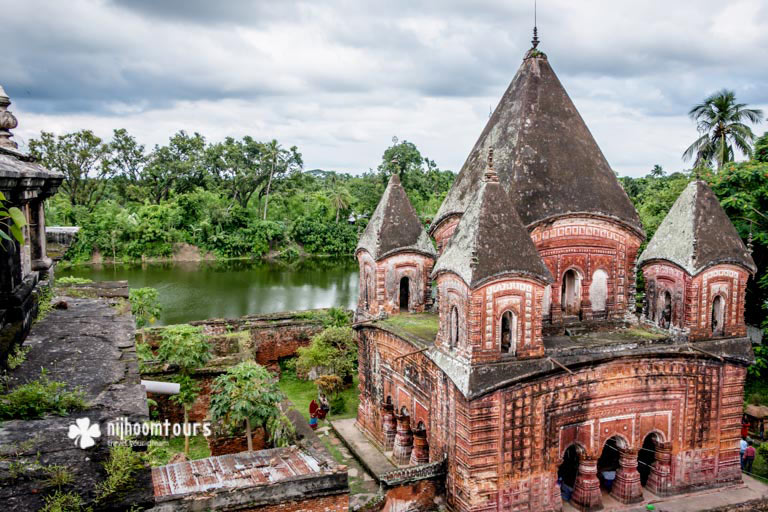 Temple village Puthia in Bangladesh, full of beautiful Hindu temples. Number two on our list of the best archaeological sites in Bangladesh.