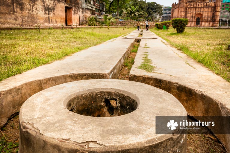 A photo of the original two layers drainage system of Lalbagh Fort