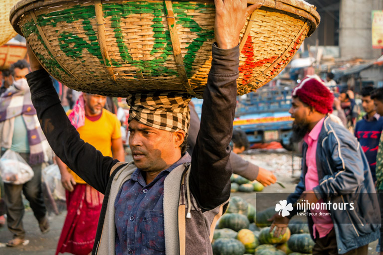 A photo of a porter at Kawran Bazar, one of the best places to visit in Dhaka City
