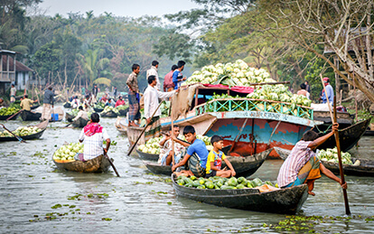 Photo of floating market on the 3-day Backwater & Bagerhat Tour package in Bangladesh to visit Dhaka, Barisal, and Bagerhat